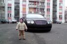 a szép autó pedig egy Bentley Continental GT ha nem tudnád... :)